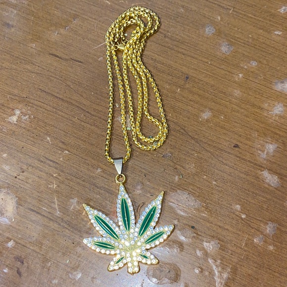 Gold and Green Leaf Pendant Necklace - Picture 1 of 1